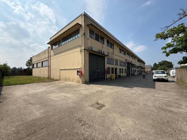Locale Commerciale in affitto a Pieve Emanuele, Lombardia