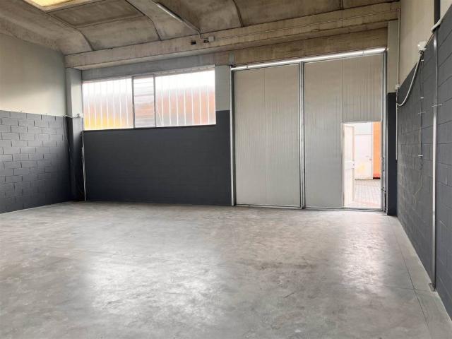 Locale Commerciale in affitto a Pieve Emanuele, Lombardia