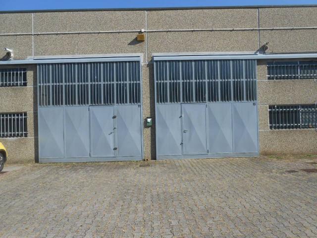 Locale Commerciale in affitto a Pieve Emanuele, Lombardia