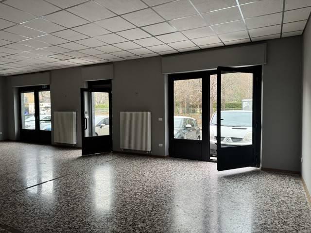 Locale Commerciale in affitto a Piemonte, Torino
