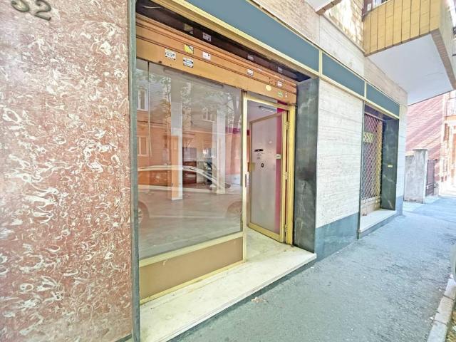 Locale Commerciale in affitto a Piemonte, Torino