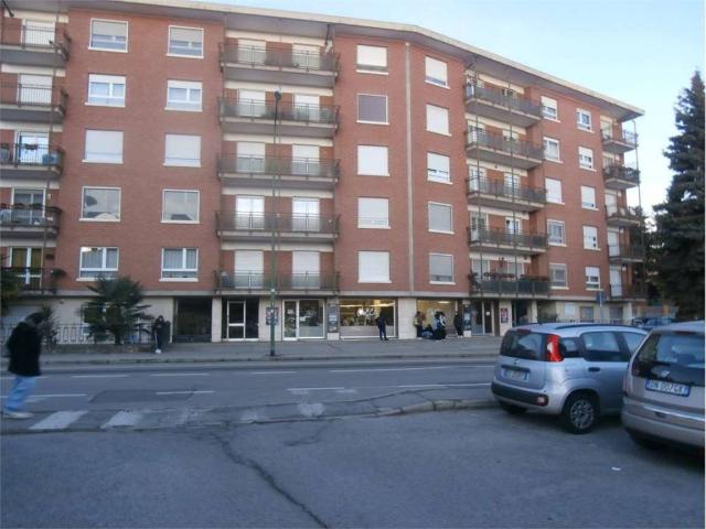 Locale Commerciale in affitto a Piemonte, Torino