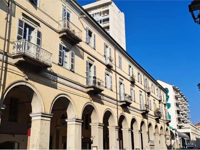 Locale Commerciale in affitto a Piemonte, Torino