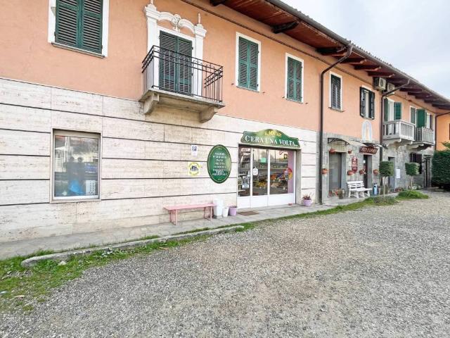 Locale Commerciale in affitto a Riva, Piemonte