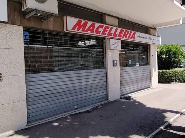 Locale Commerciale in affitto a Quartiere dei poeti, Pineto