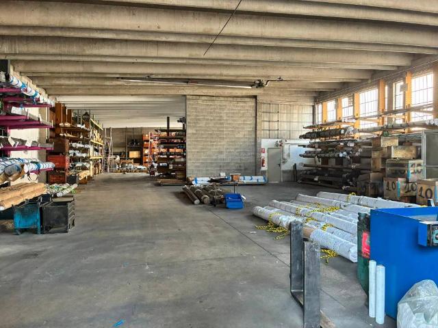 Locale Commerciale in affitto a Piemonte, Torino