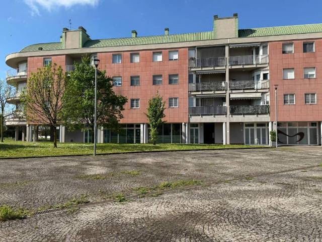 Locale Commerciale in affitto a Seggiano, Pioltello