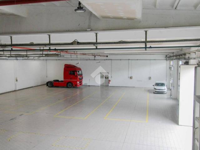 Locale Commerciale in affitto a Seggiano, Pioltello