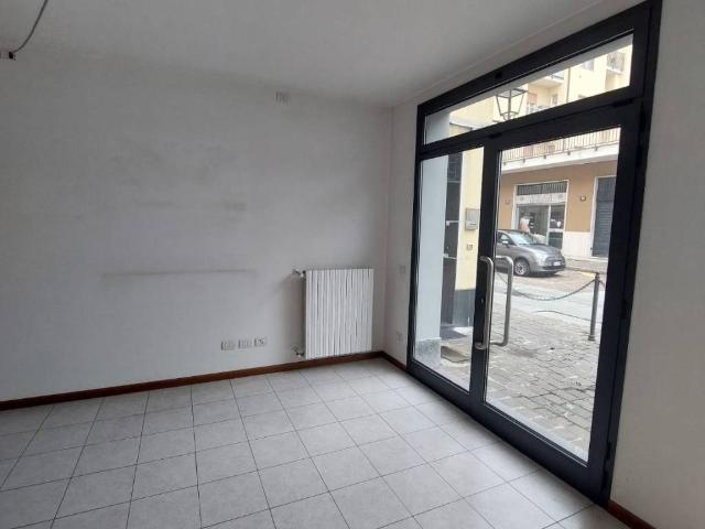 Locale Commerciale in affitto a Cascina Limito, Pioltello