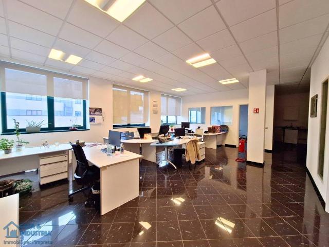 Locale Commerciale in affitto a Pioltello, Lombardia