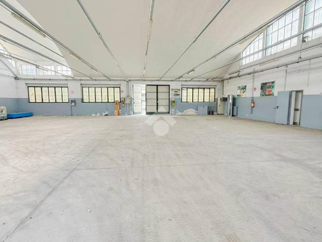 Locale Commerciale in affitto a Cascina Limito, Pioltello