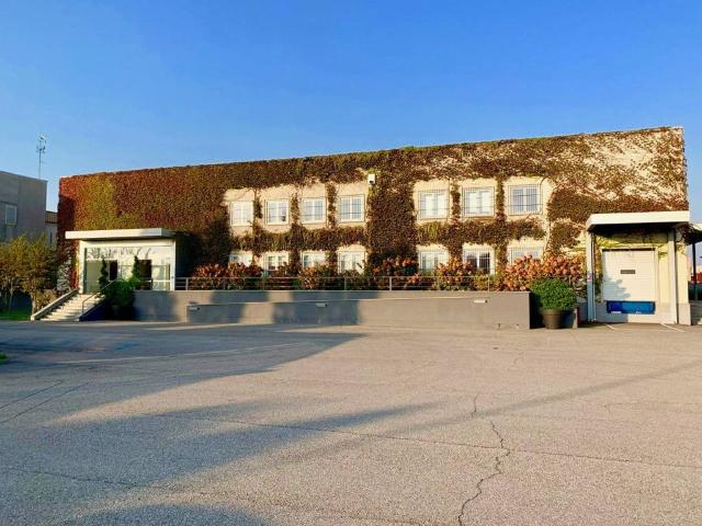 Locale Commerciale in affitto a Pioltello, Lombardia