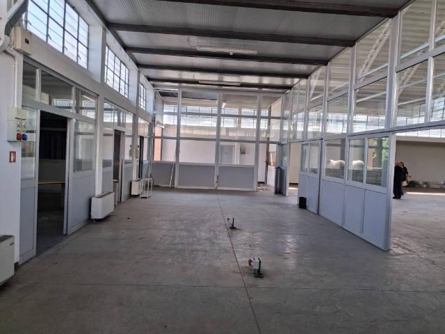 Locale Commerciale in affitto a Seggiano, Pioltello