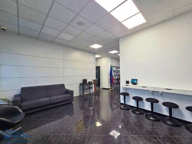 Locale Commerciale in affitto a Pioltello, Lombardia