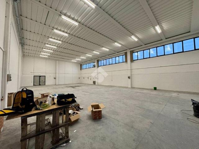 Locale Commerciale in affitto a Piombino Dese, Veneto