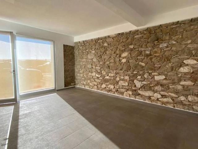 Locale Commerciale in affitto a Piombino, Livorno