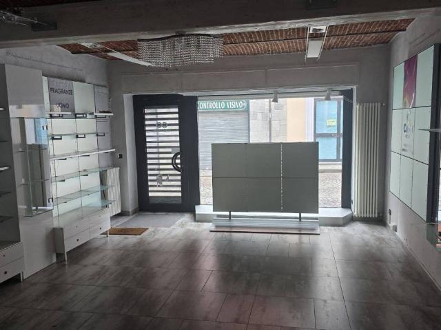 Locale Commerciale in affitto a Piemonte, Torino