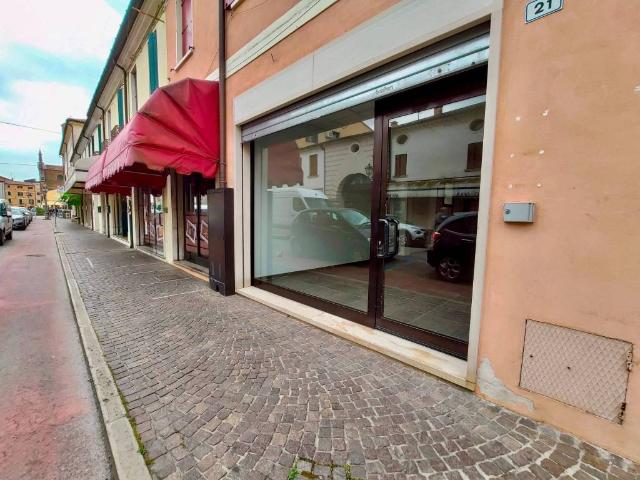Locale Commerciale in affitto a Quartiere Sant'Anna, Piove Di Sacco