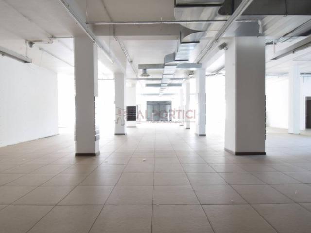 Locale Commerciale in affitto a Quartiere Sant'Anna, Piove Di Sacco