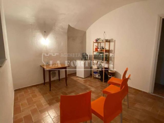 Locale Commerciale in affitto a San Giusto, Pisa