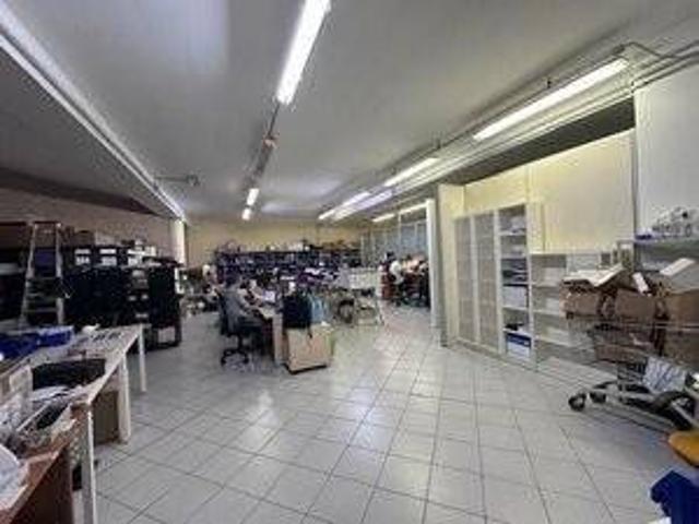 Locale Commerciale in affitto a Ospedaletto, Pisa