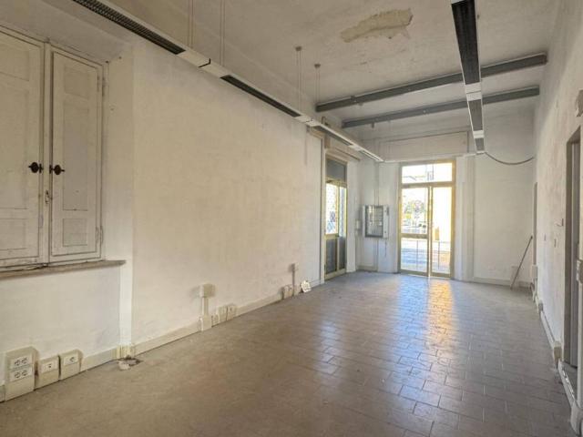 Locale Commerciale in affitto a Porta a Mare, Pisa