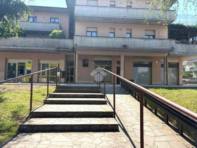 Locale Commerciale in affitto a Comunità montana del Sebino bresciano, Pisogne