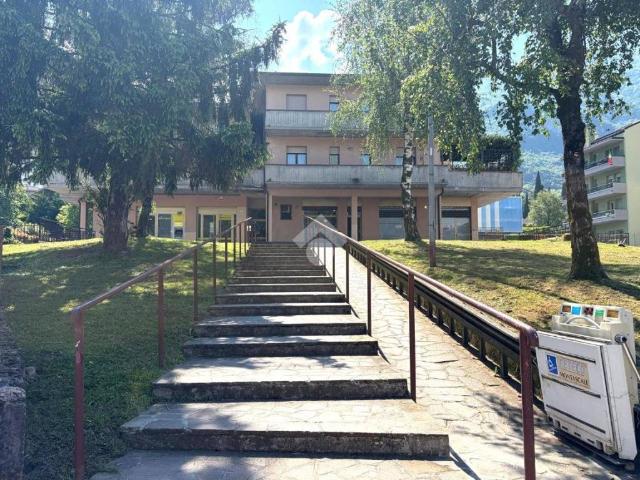 Locale Commerciale in affitto a Comunità montana del Sebino bresciano, Pisogne