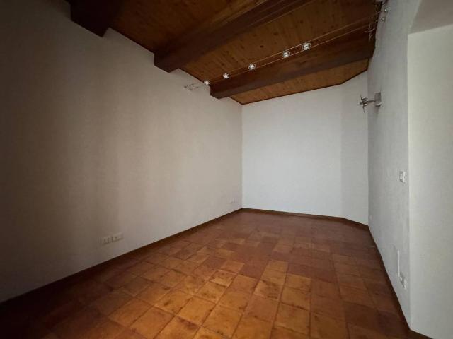 Locale Commerciale in affitto a Lo Sperone, Pistoia