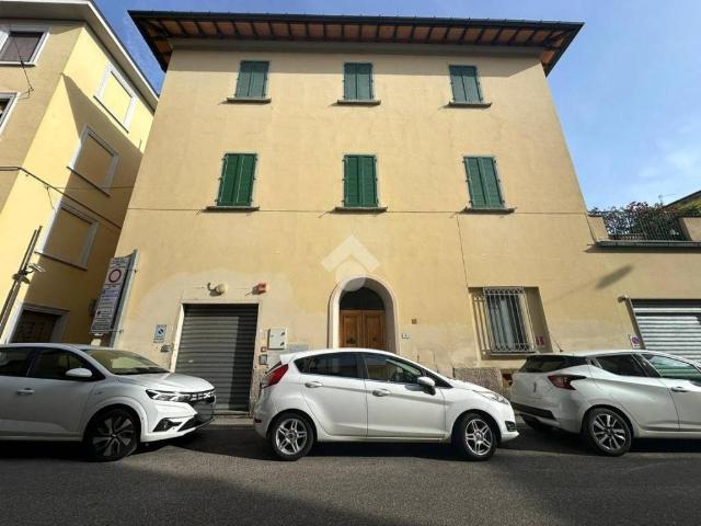 Locale Commerciale in affitto a Pistoia, Toscana