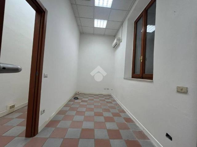 Locale Commerciale in affitto a Lo Sperone, Pistoia