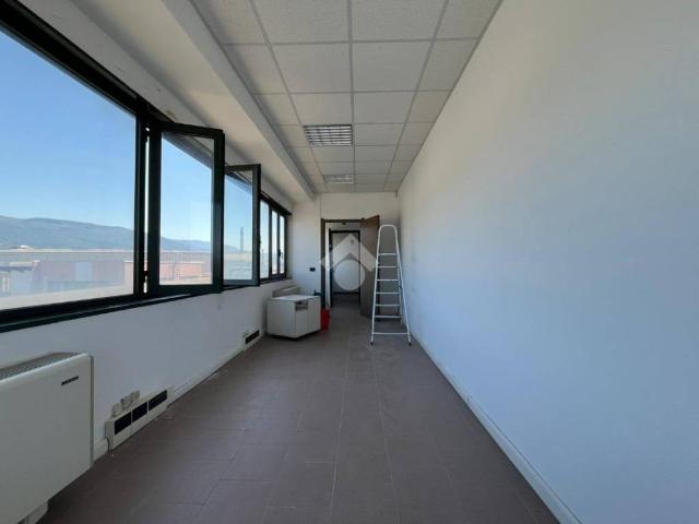 Locale Commerciale in affitto a Nespolo, Pistoia