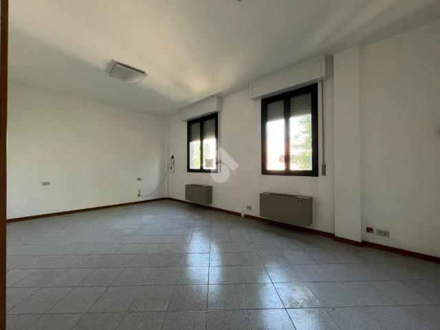 Locale Commerciale in affitto a Nespolo, Pistoia