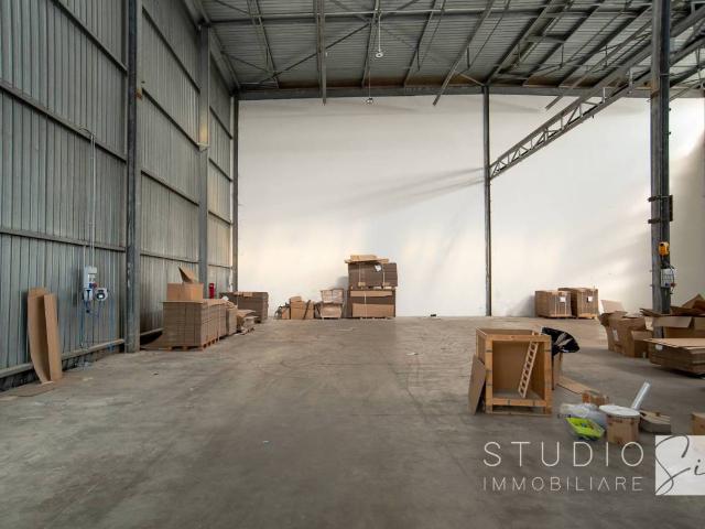 Locale Commerciale in affitto a Nespolo, Pistoia