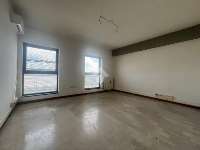 Locale Commerciale in affitto a Nespolo, Pistoia