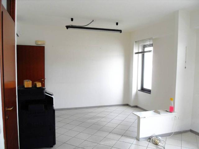 Locale Commerciale in affitto a Nespolo, Pistoia