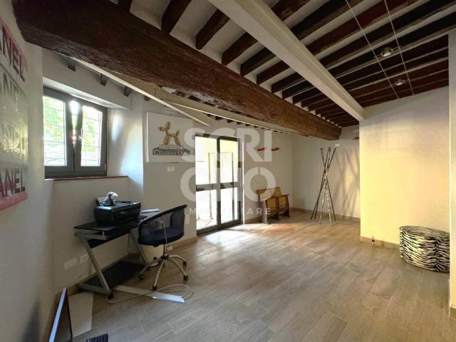 Locale Commerciale in affitto a Lo Sperone, Pistoia