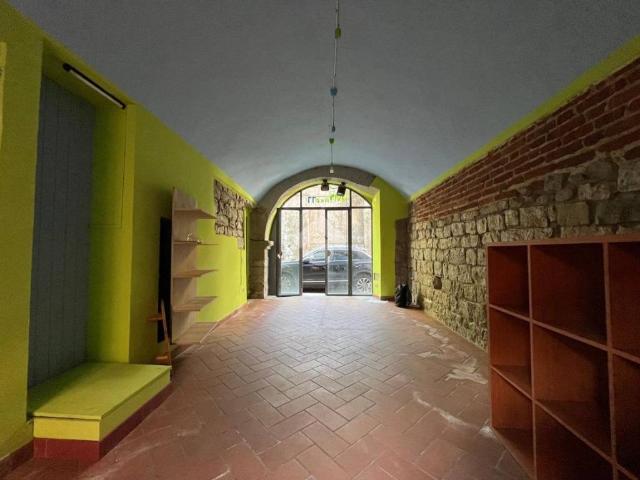 Locale Commerciale in affitto a Pistoia, Toscana