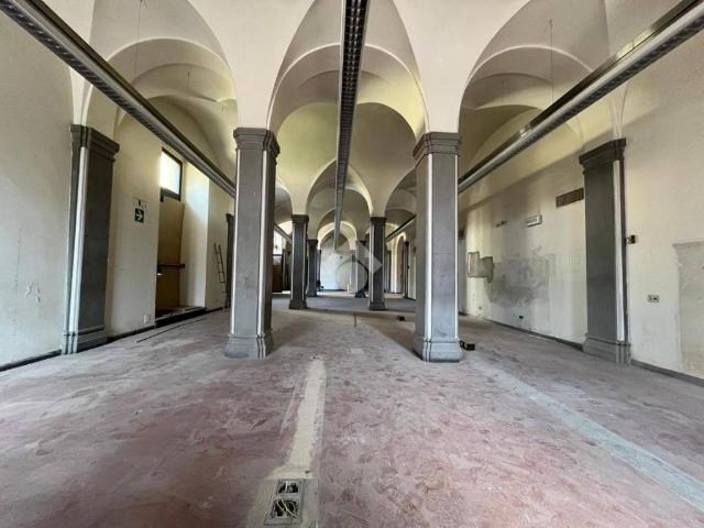 Locale Commerciale in affitto a Pistoia, Toscana
