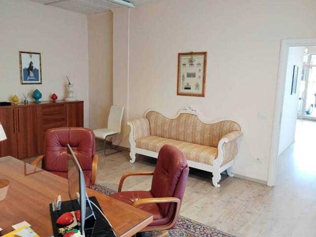 Locale Commerciale in affitto a Pistoia, Toscana