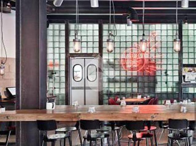 Locale Commerciale in affitto a Ponte alla Pergola, Pistoia