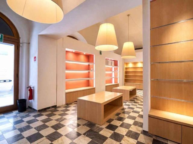 Locale Commerciale in affitto a Pistoia, Toscana