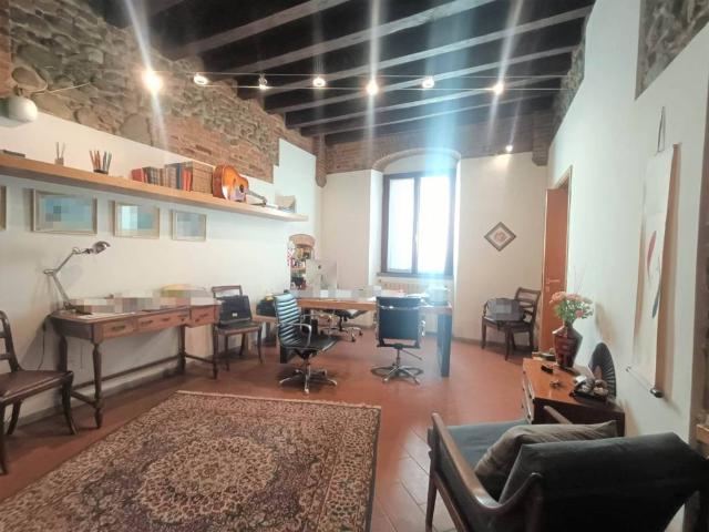 Locale Commerciale in affitto a Pistoia, Toscana