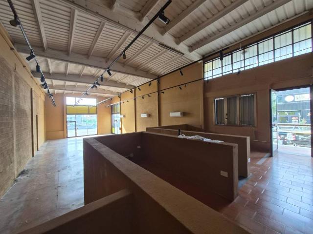 Locale Commerciale in affitto a Nespolo, Pistoia