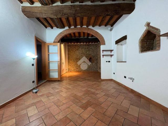 Locale Commerciale in affitto a Pistoia, Toscana