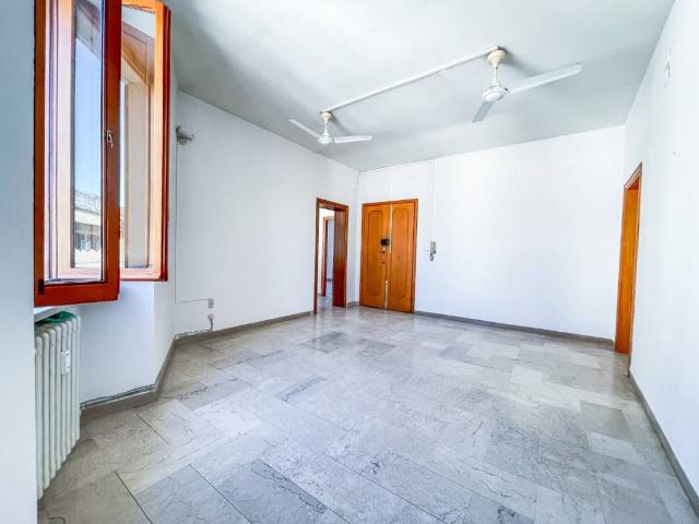 Locale Commerciale in affitto a Pistoia, Toscana