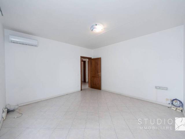Locale Commerciale in affitto a Pistoia, Toscana