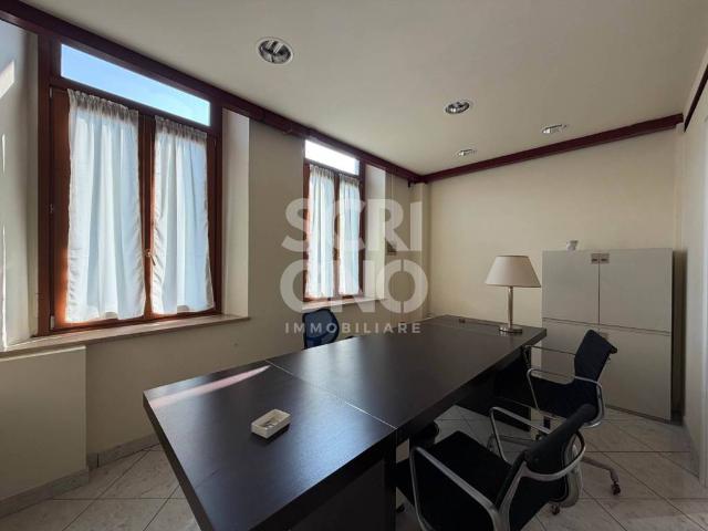 Locale Commerciale in affitto a Casermette, Pistoia