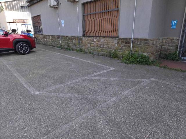 Locale Commerciale in affitto a Pistoia, Toscana