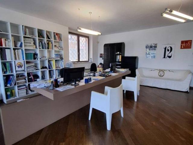 Locale Commerciale in affitto a Pizzighettone, Lombardia